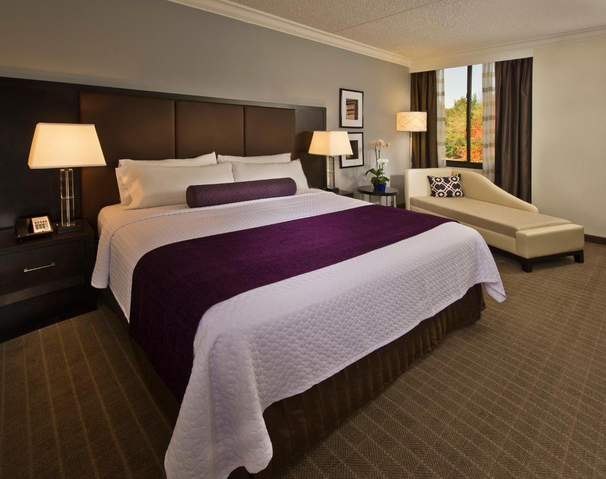 Crowne Plaza Suffern-Mahwah By Ihg Hotel Exterior photo